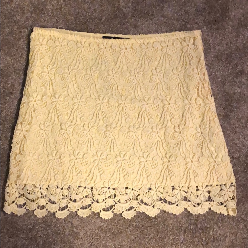 Pale yellow lace mini skirt from Zara. Size large